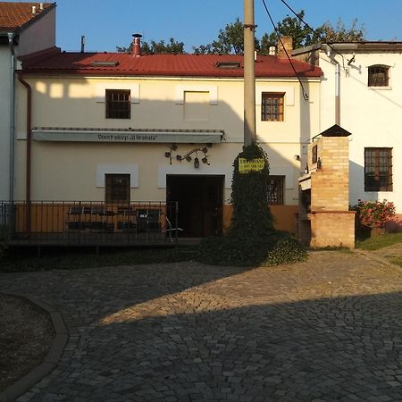 Sklep U Hrabalu Aparthotel Hustopeče Buitenkant foto