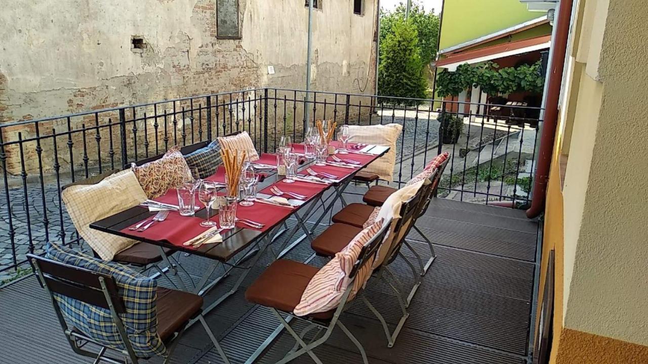 Sklep U Hrabalu Aparthotel Hustopeče Buitenkant foto