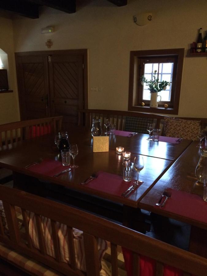 Sklep U Hrabalu Aparthotel Hustopeče Buitenkant foto