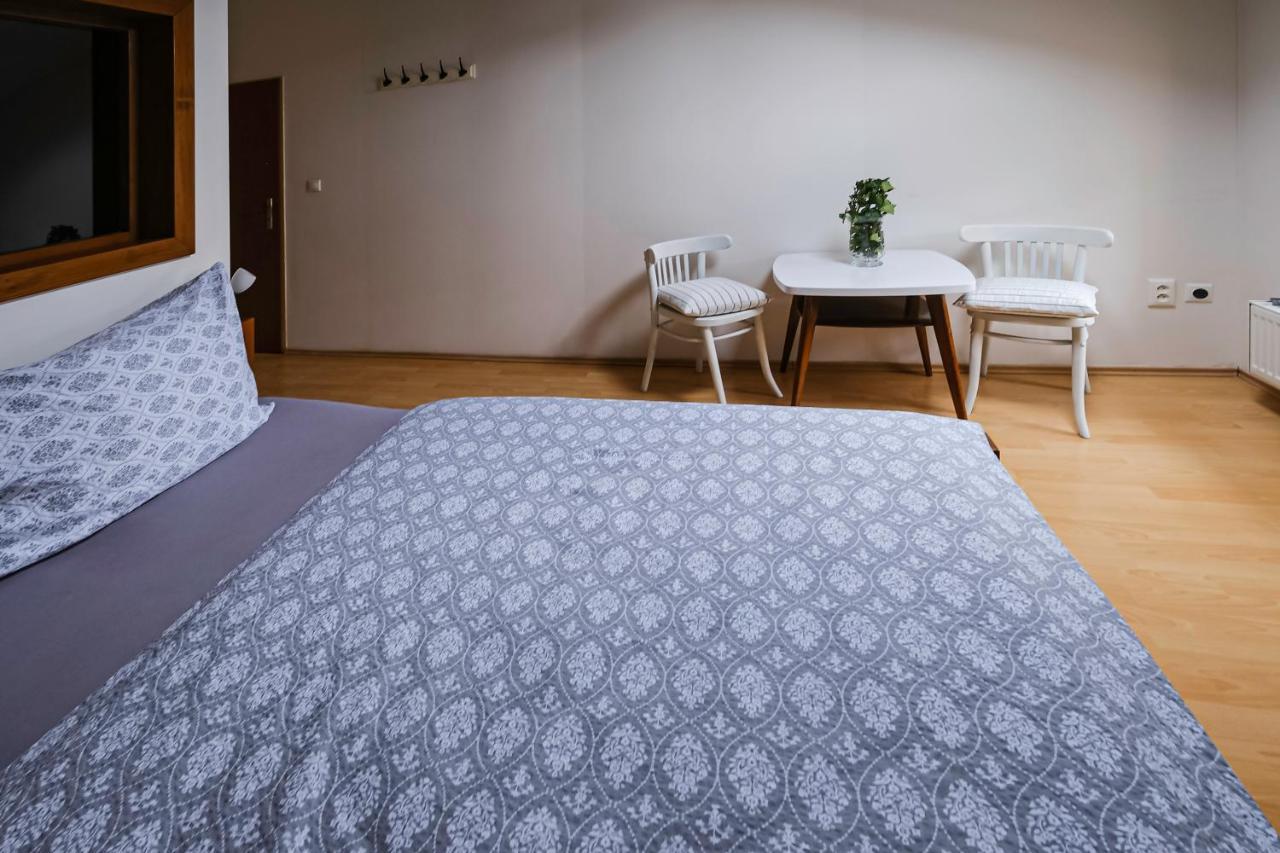 Sklep U Hrabalu Aparthotel Hustopeče Buitenkant foto