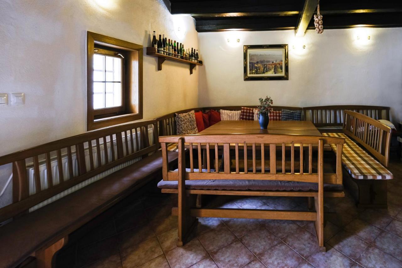 Sklep U Hrabalu Aparthotel Hustopeče Buitenkant foto